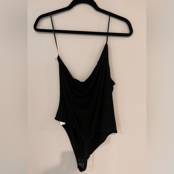 Good American 90’s Hot Shoulder One Piece in Black - Picture 7 of 8